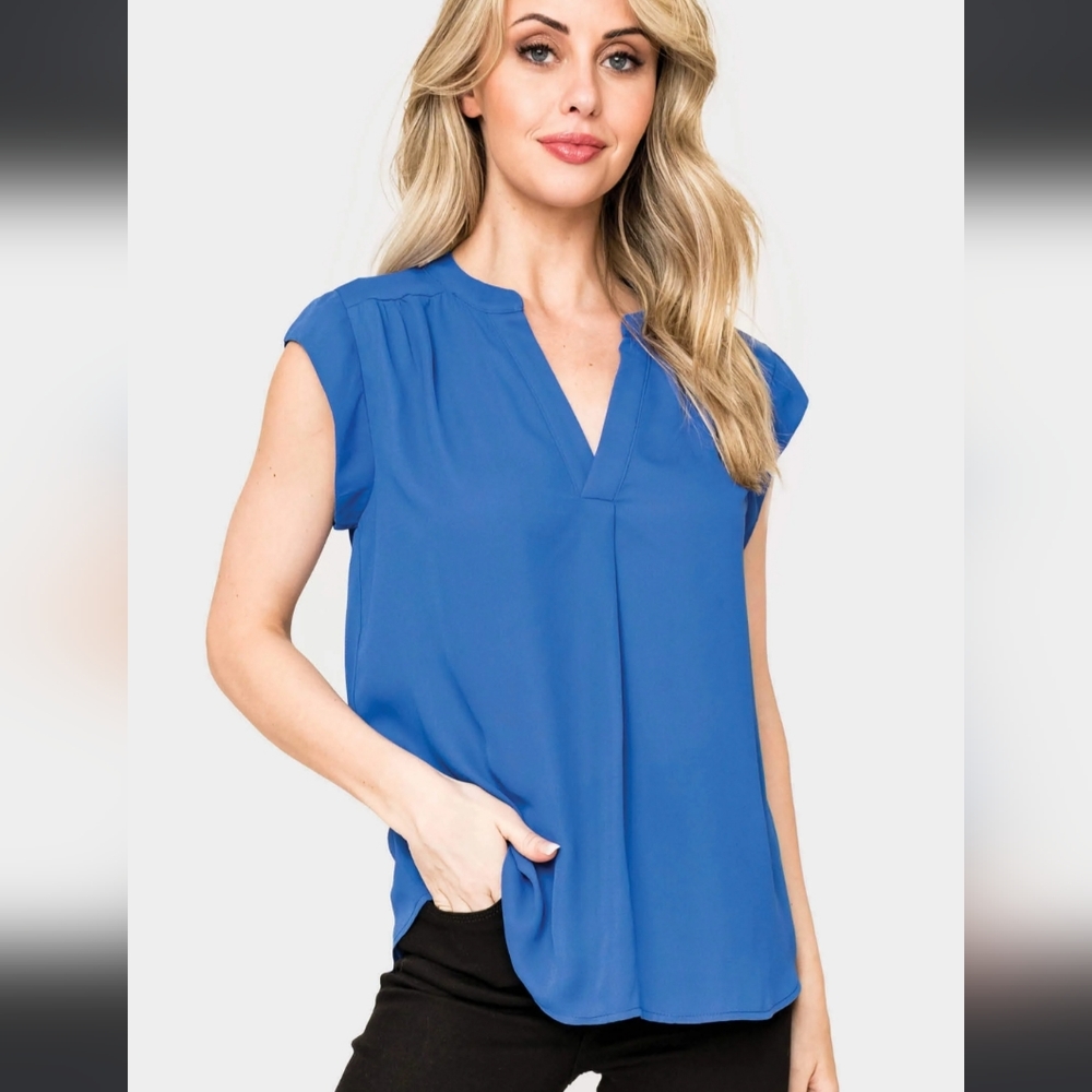 Gibson Cobalt Blut Split neck Short Sleeve Top Perfect for the office!